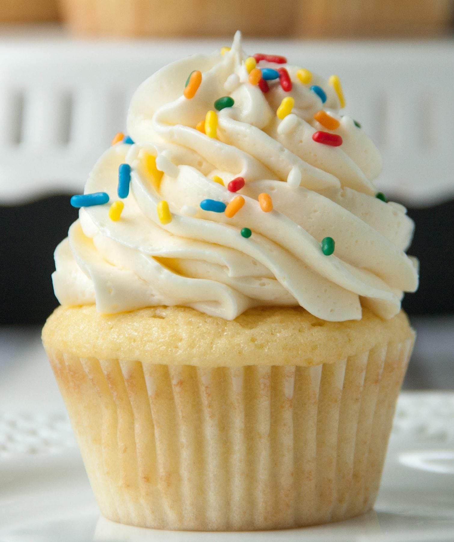 Advanced-Cupcakes-With-Fillings-Frostings.jpg